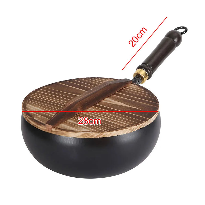 Antihaftpfanne mit Holzgriff und unbeschichteter Eisenpfanne zum Kochen drinnen und draußen
